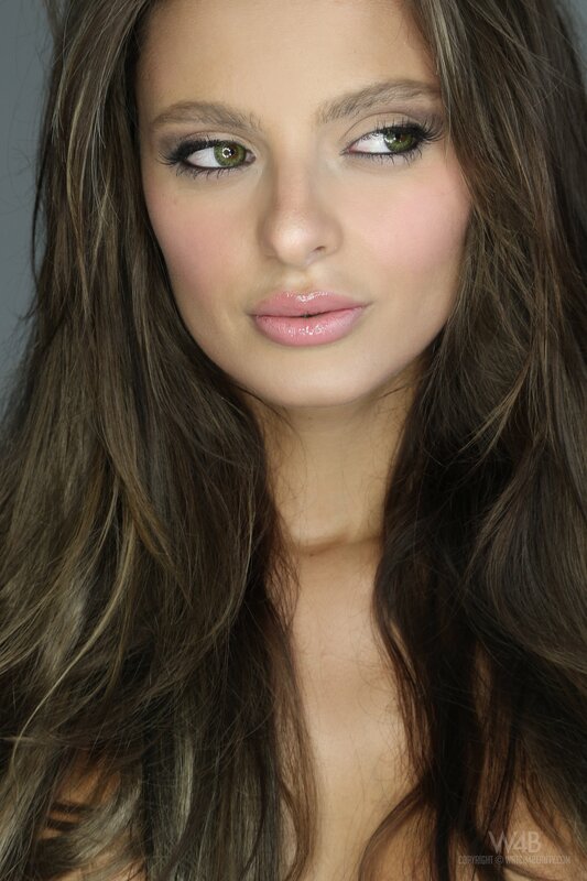 woman with green eyes