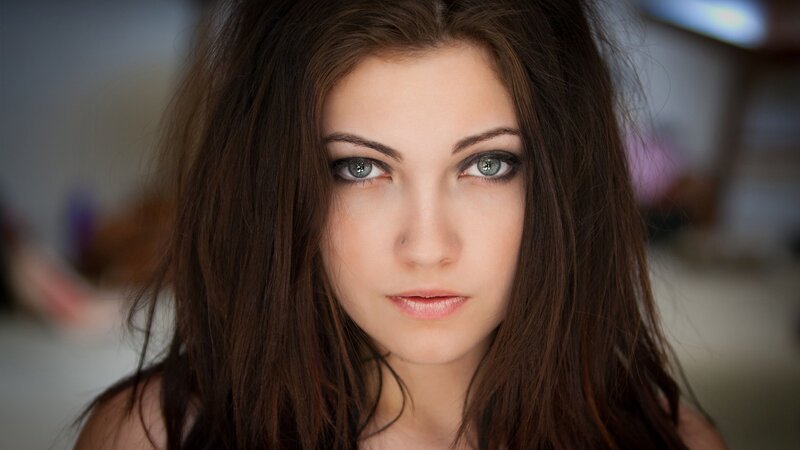 woman with green eyes