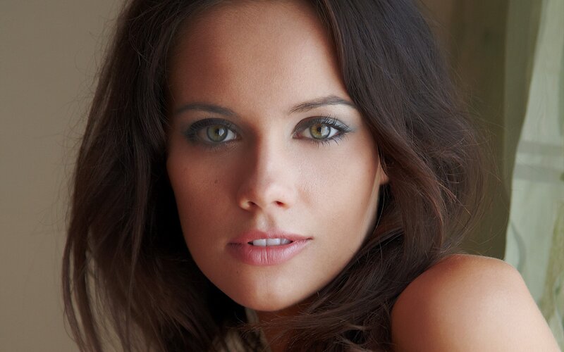 woman with green eyes