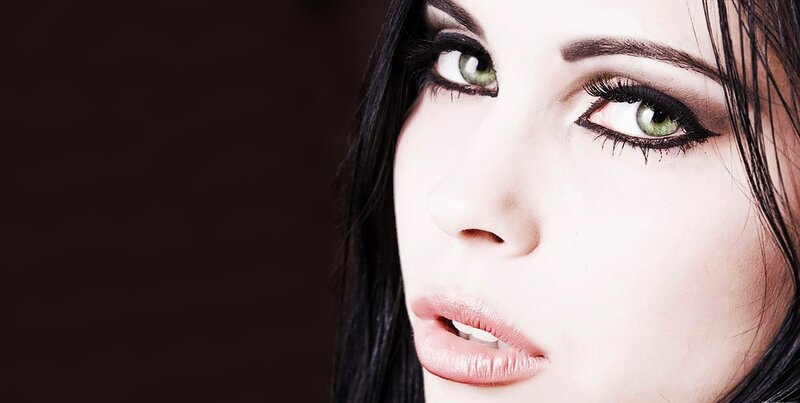 woman with green eyes