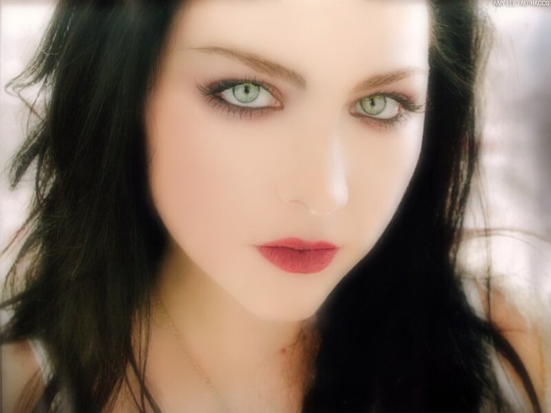 woman with green eyes