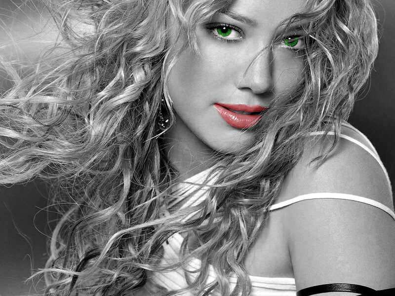 woman with green eyes