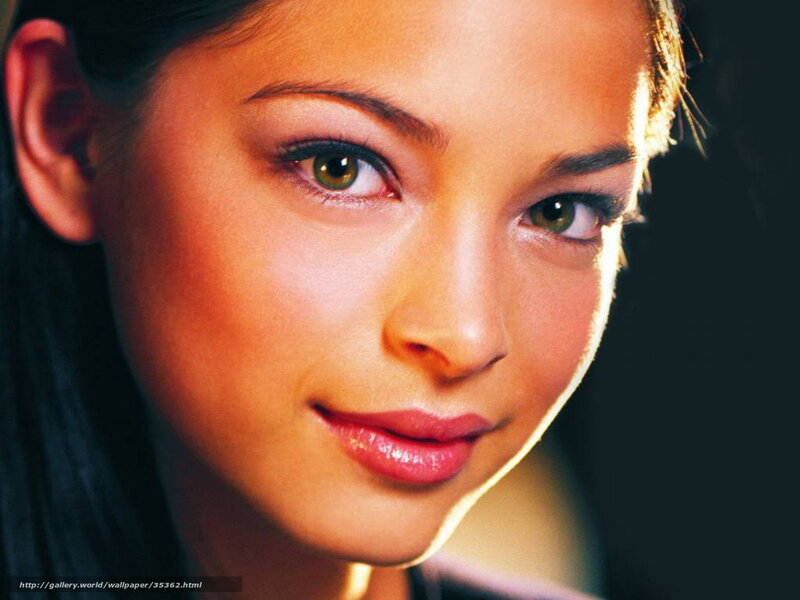woman with green eyes