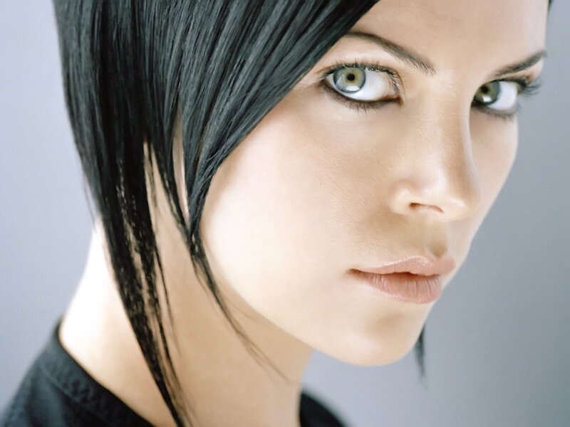 woman with green eyes