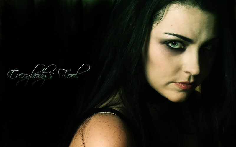 woman with green eyes