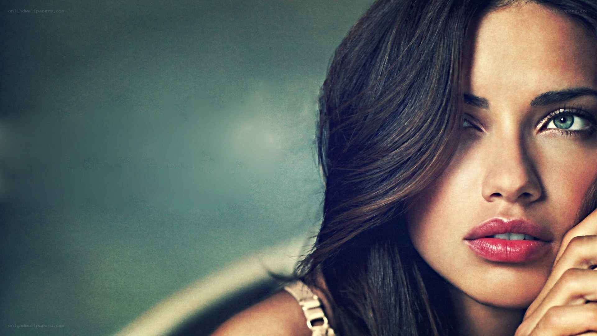 woman with green eyes