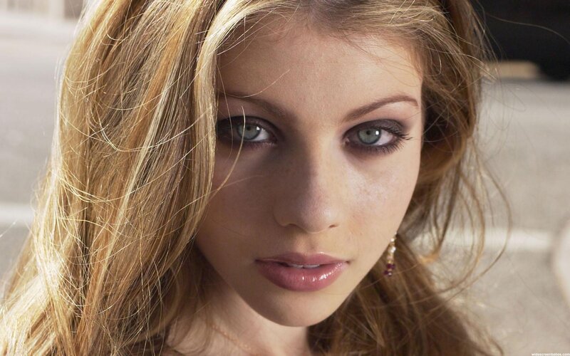 woman with green eyes