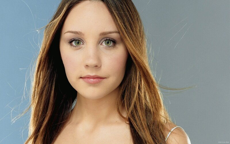 woman with green eyes