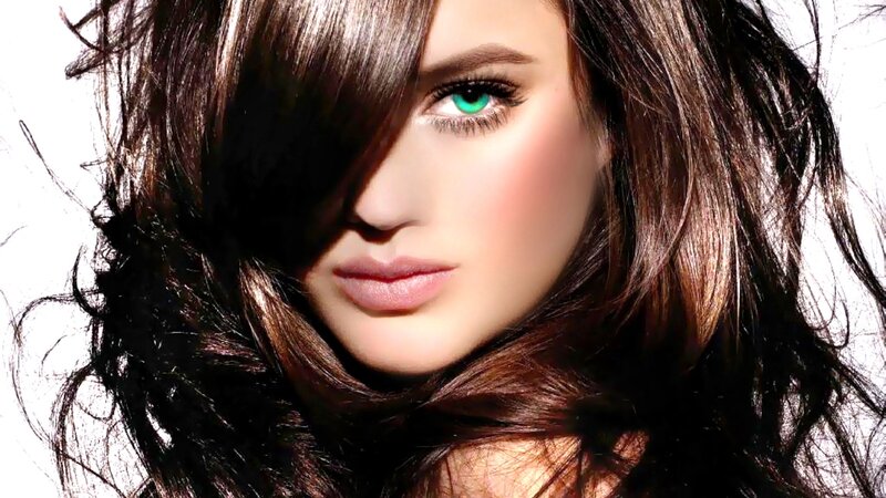woman with green eyes