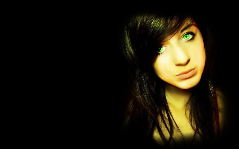 woman with green eyes