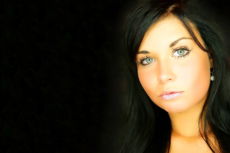 woman with green eyes