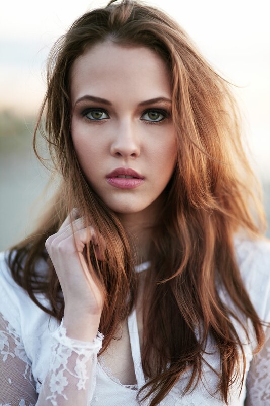 woman with green eyes and brown hair