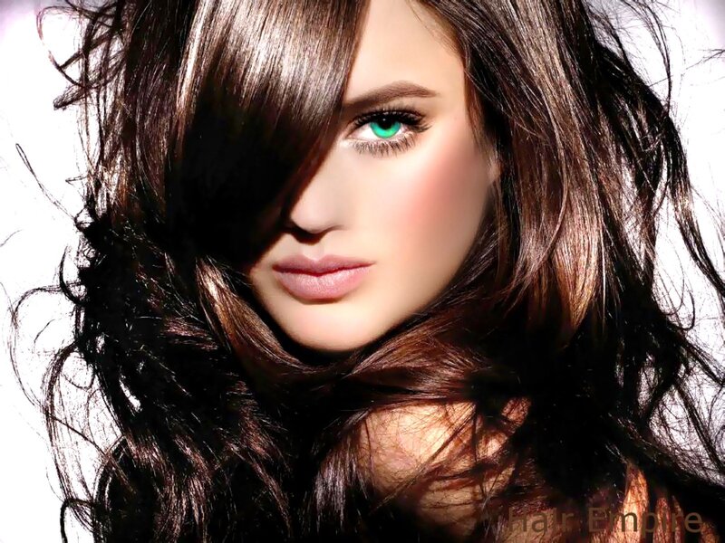 woman with green eyes and brown hair