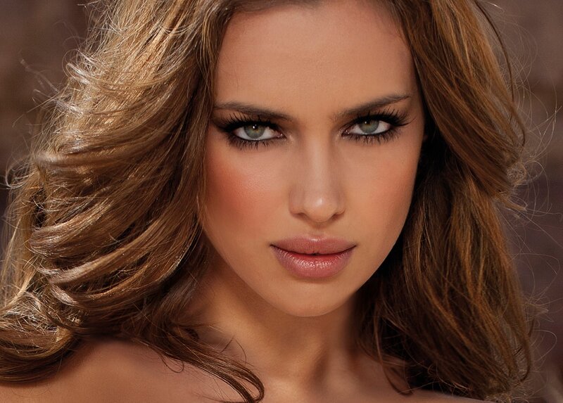 woman with green eyes and brown hair