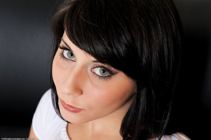 woman with green eyes and dark hair