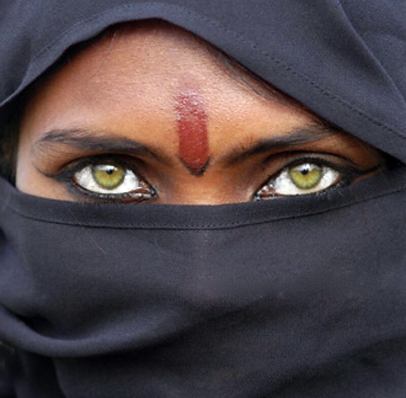 woman with green eyes and forehead mark