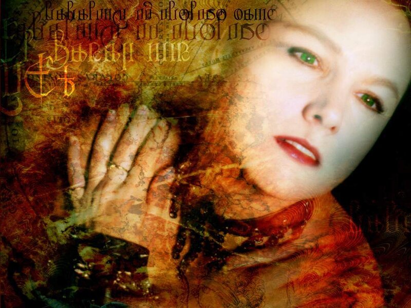 woman with green eyes and hand