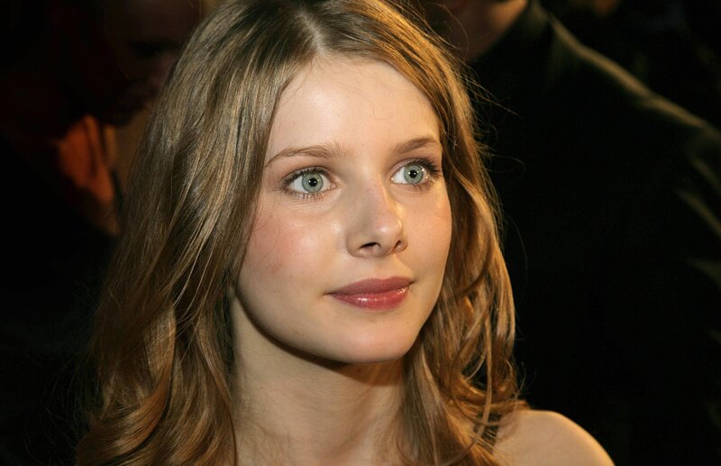 woman with green eyes at event