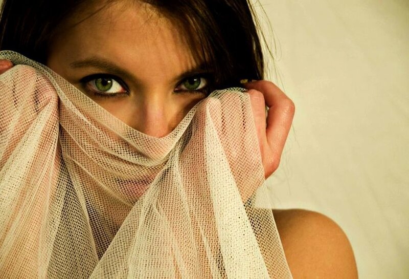 Woman with Green Eyes — Beige