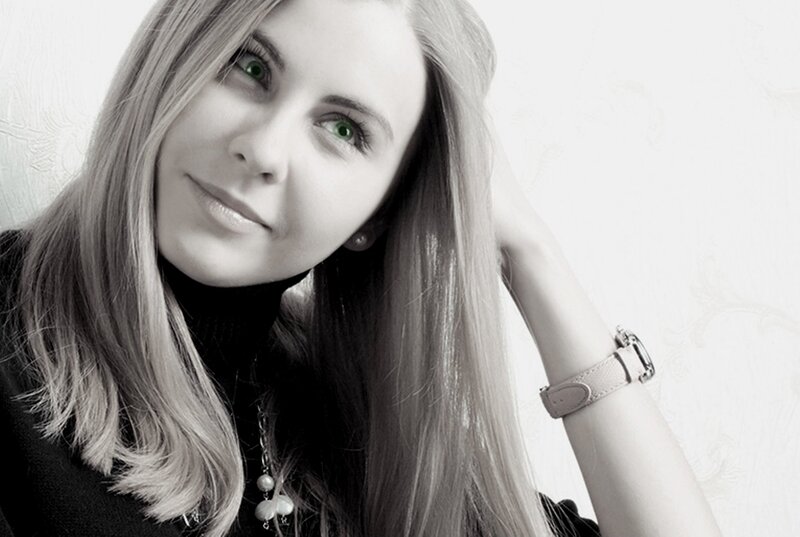 Woman with Green Eyes — Black, Calm