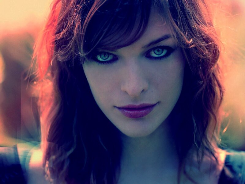 woman with green eyes in sunset