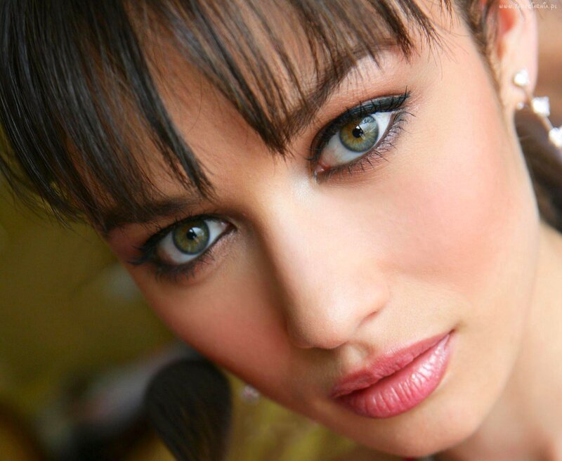 Woman with Green Eyes — Intense, Photograph, Makeup