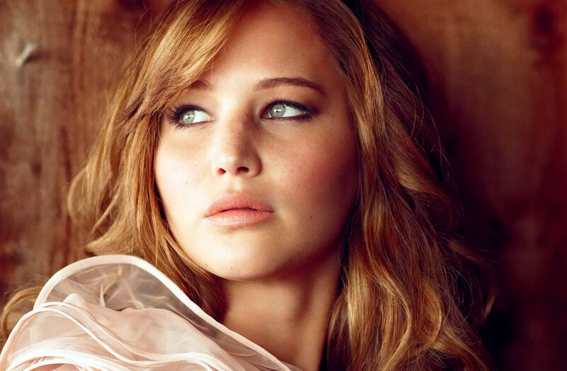 woman with green eyes looking up