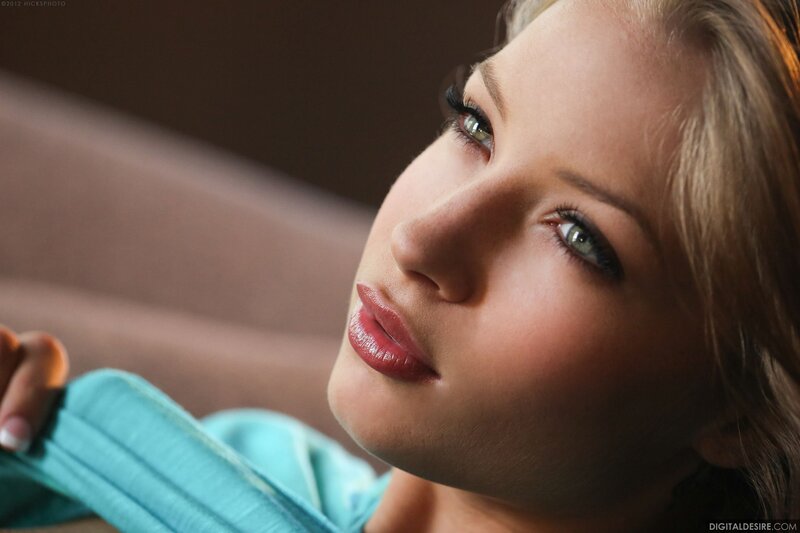 woman with green eyes looking up