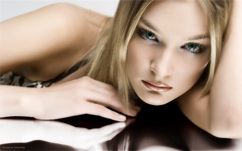 woman with green eyes lying down