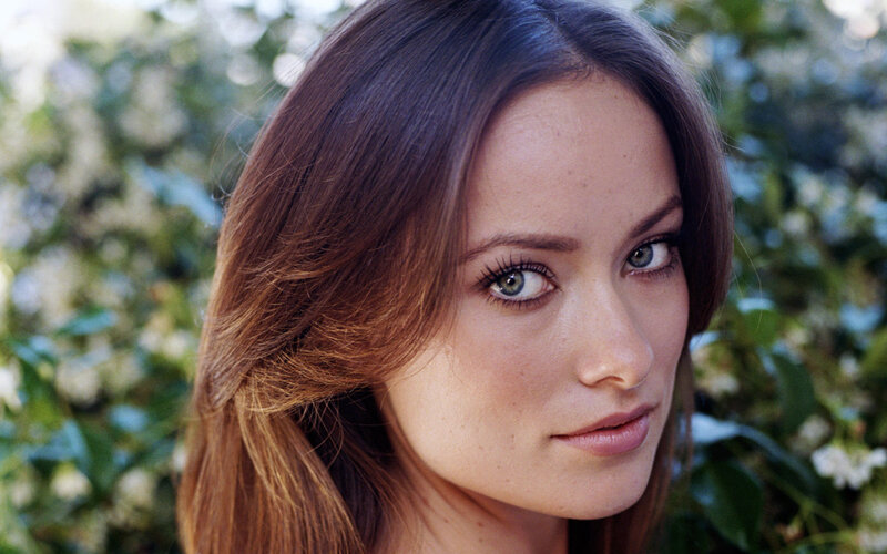 woman with green eyes outdoors