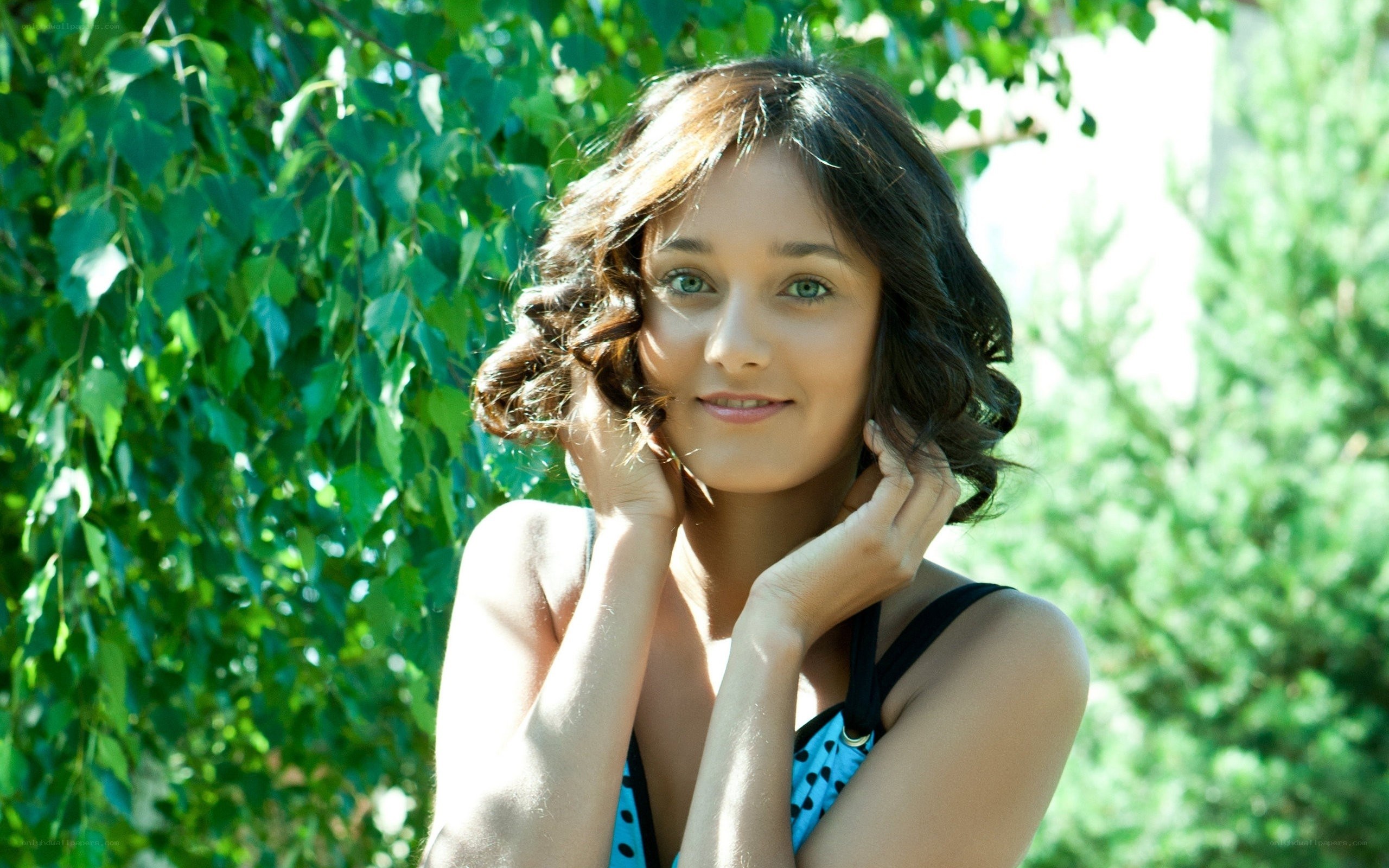 woman with green eyes outdoors