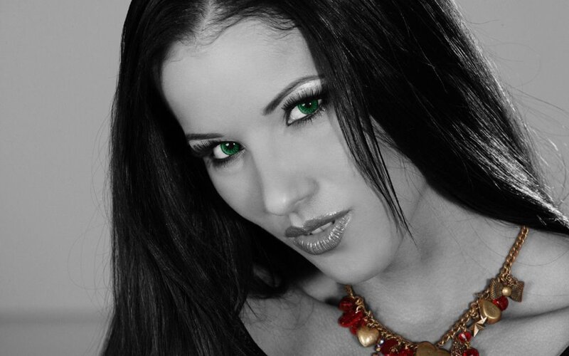 woman with green eyes portrait