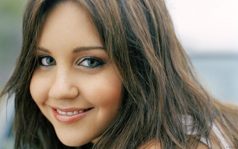 woman with green eyes smiling