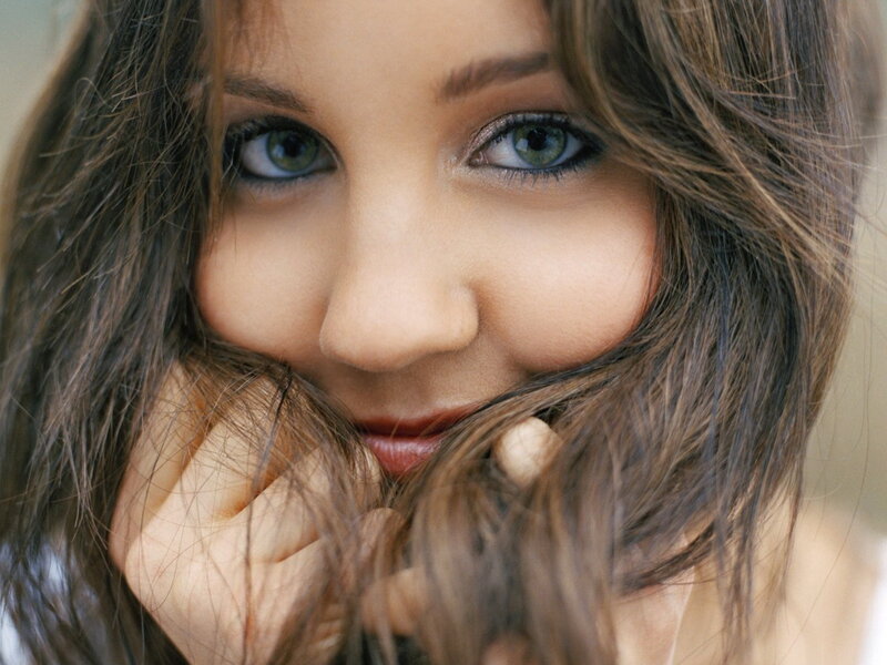 woman with green eyes smiling