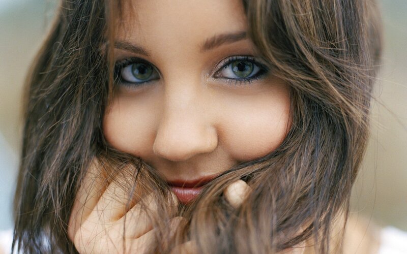 woman with green eyes smiling