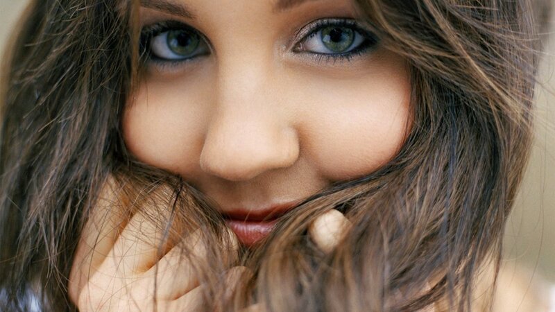 woman with green eyes smiling