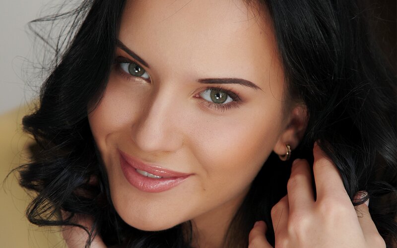 woman with green eyes smiling