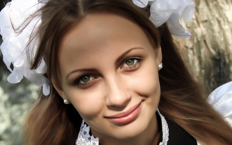 woman with green eyes smiling