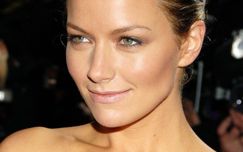 woman with green eyes smiling