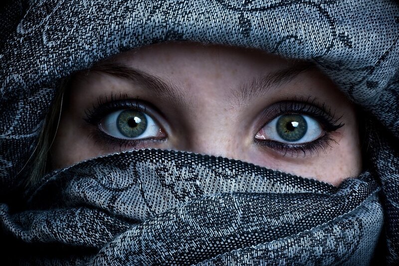 woman with green eyes under scarf
