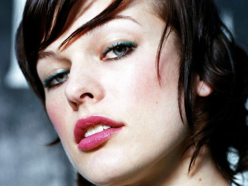 woman with green eyeshadow