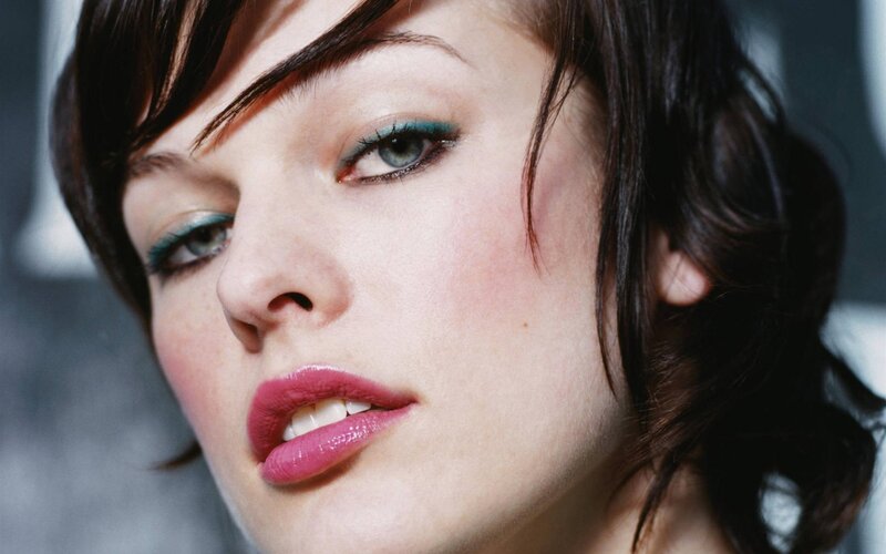 woman with green eyeshadow