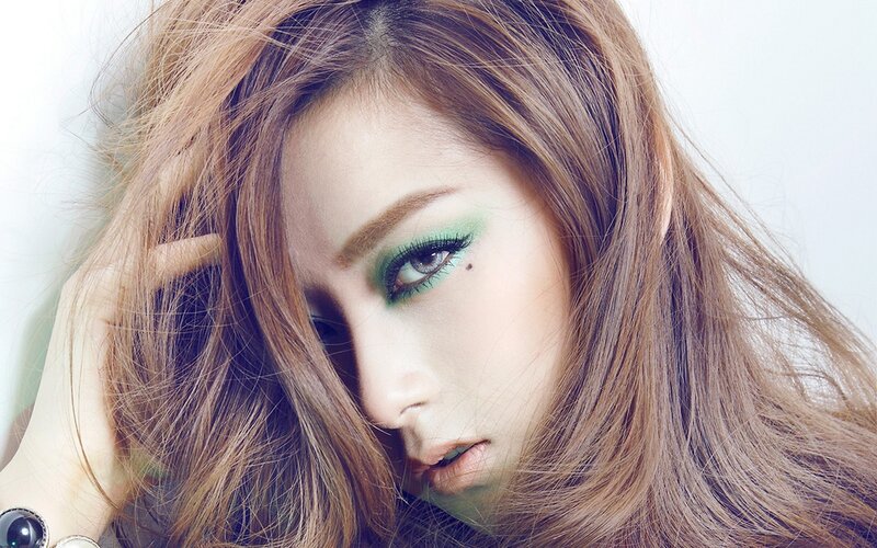 woman with green eyeshadow