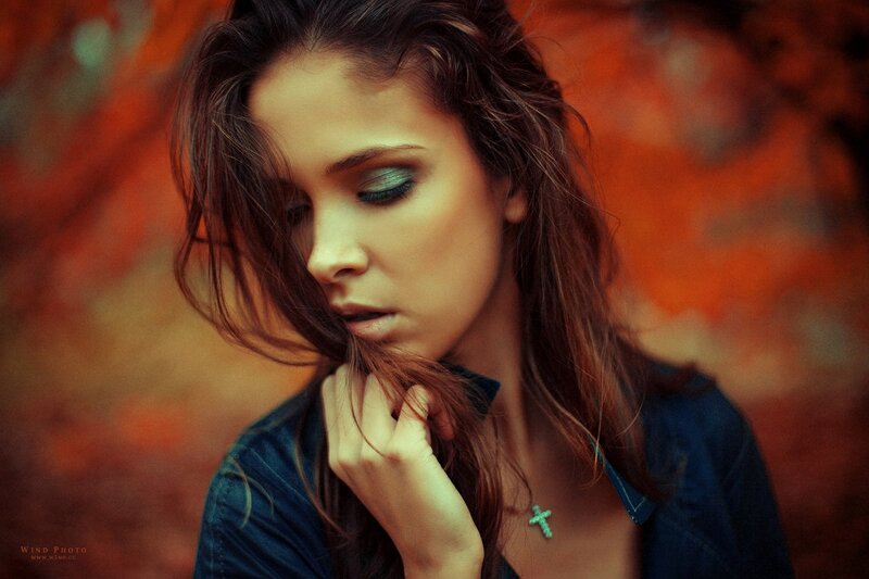 woman with green eyeshadow