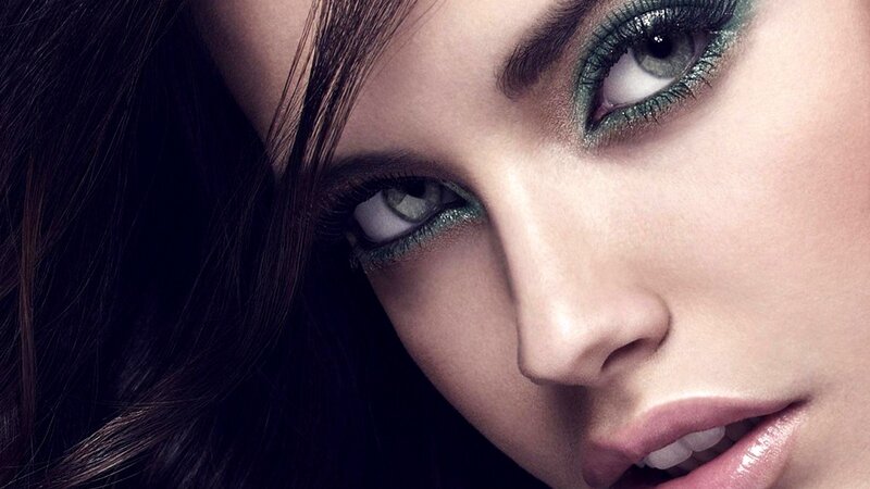 woman with green eyeshadow