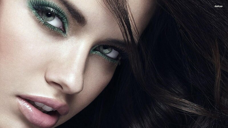 woman with green eyeshadow