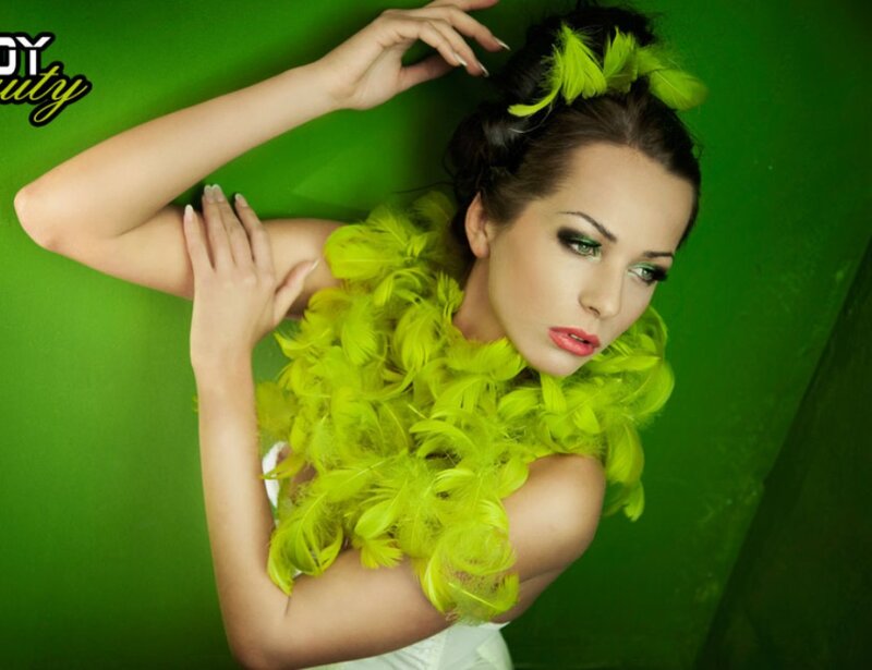 Woman with Green Feathers — Dramatic