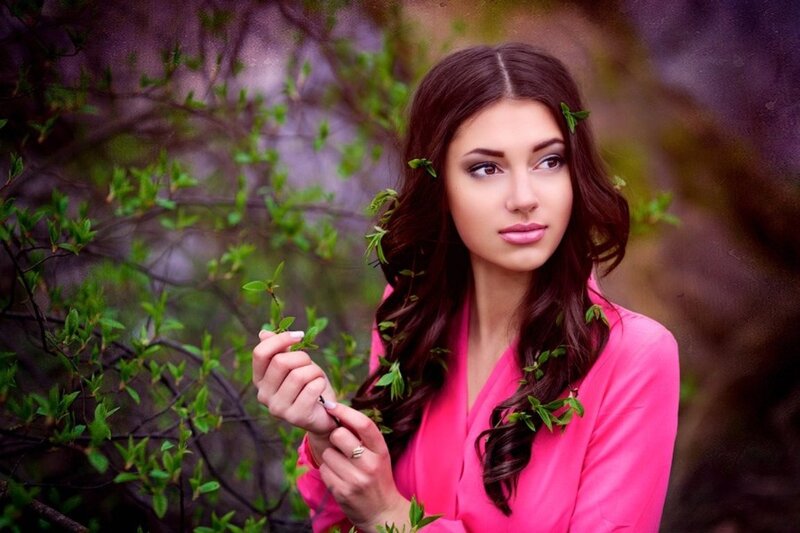Woman with Green Leaves — Pink