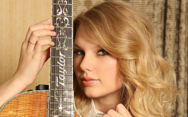 Woman with Guitar — Blonde, Calm
