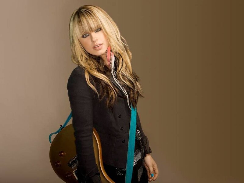 Woman with Guitar — Brown, Confident